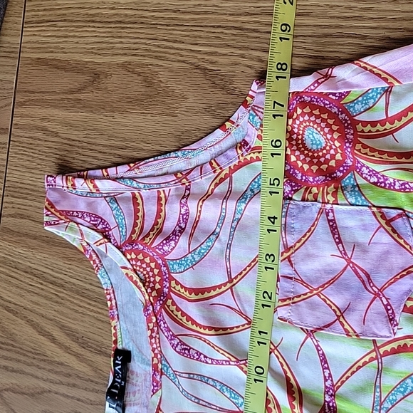 C.DEAR TOP sleevesles roundneck size Medium color purple green red yellow - Picture 13 of 15